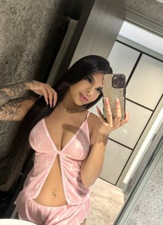 Laura - escort in Bangkok Photo 10 of 13