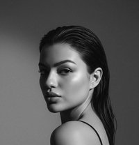 Laura - escort in Doha