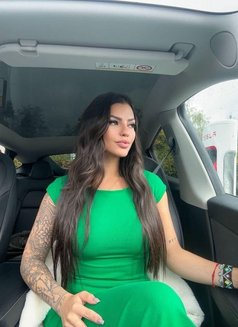 Laura - escort in Doha Photo 7 of 10