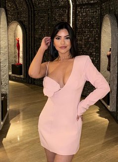 Laura - escort in Dubai Photo 4 of 6