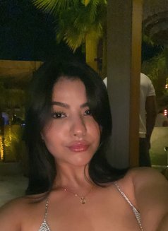 Laura - escort in Dubai Photo 6 of 6