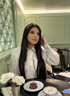 Laura - escort in Hanoi Photo 2 of 8