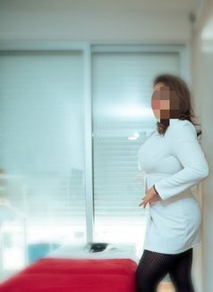 Laura - escort in Lisbon Photo 2 of 5