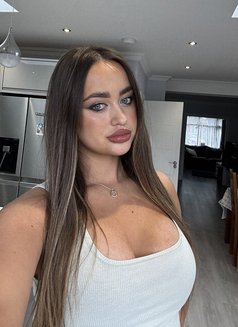 Laura - escort in Glasgow Photo 4 of 8