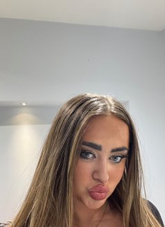 Laura - escort in Glasgow Photo 7 of 8