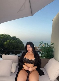 Laura - escort in Dubai Photo 2 of 7