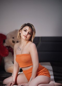 Laura Erpil - puta in Erbil Photo 2 of 2