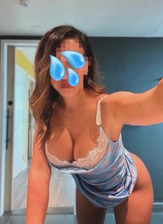 Laura - escort in Seoul Photo 1 of 3