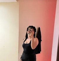 Laura - puta in Baghdad