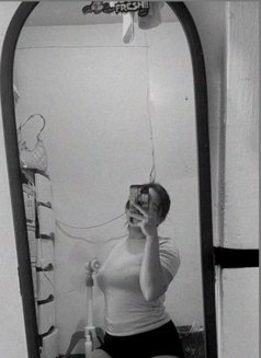 Laura - puta in Kyoto Photo 2 of 2