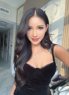 Laura - Transsexual escort in Riyadh Photo 9 of 12