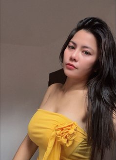 Laura - escort in Doha Photo 1 of 7