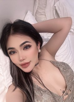 Laura - escort in Dubai Photo 5 of 13