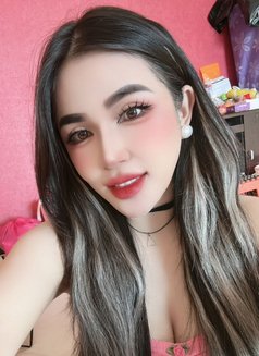 Laura - escort in Dubai Photo 8 of 13