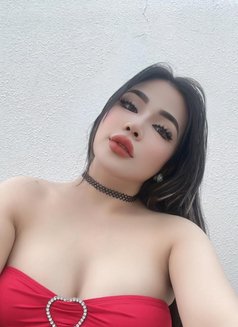 Laura - escort in Dubai Photo 10 of 13
