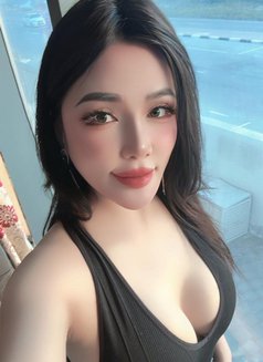 Laura - escort in Dubai Photo 12 of 13