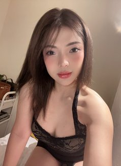 Laura - puta in Singapore Photo 1 of 5