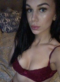 Laura - escort in Toronto Photo 1 of 4