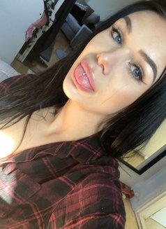 Laura - escort in Toronto Photo 4 of 4