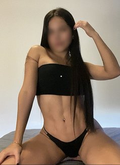 Laura🤍 fitness girl- big ass - puta in Al Manama Photo 12 of 12