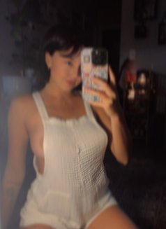 Laura - escort in Assen Photo 1 of 2