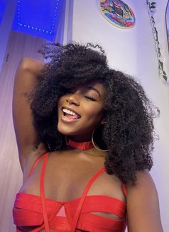 Laura - escort in Dubai Photo 10 of 14