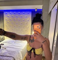 Laura - escort in Athens