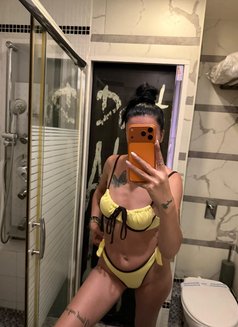 Laura - escort in Athens Photo 3 of 7