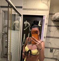 Laura - escort in Athens