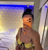 Laura - escort in Athens
