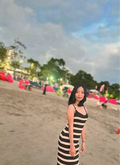 Laura - escort in Bali Photo 4 of 7