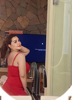 Laura - escort in Bali Photo 4 of 8