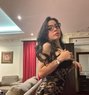 Laura - escort in Doha Photo 1 of 2
