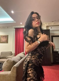 Laura - escort in Doha Photo 1 of 2