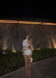 Laura Petite Trans - Transsexual escort in Bali Photo 1 of 9