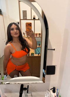 Laura New Escort - puta in Bali Photo 3 of 7