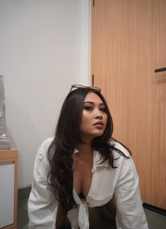 Laura New Escort - puta in Bali Photo 6 of 7