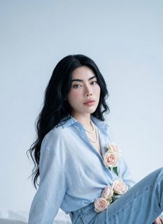 Laura New Top in Riyadh - Transsexual escort in Riyadh Photo 2 of 10