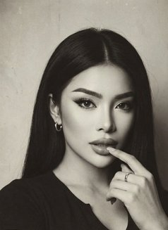 Laura New Top in Riyadh - Transsexual escort in Riyadh Photo 8 of 10