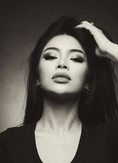 Laura New Top in Riyadh - Transsexual escort in Riyadh Photo 9 of 10