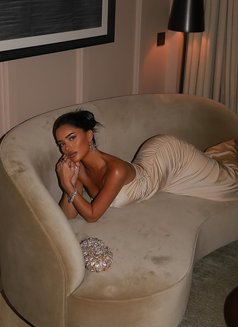 Laura New Top in Riyadh - Transsexual escort in Riyadh Photo 12 of 17