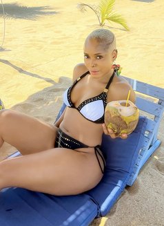 Laura - escort in Cotonou Photo 3 of 4