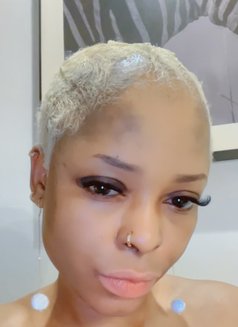 Laura - escort in Cotonou Photo 5 of 5