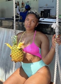 Laura - Intérprete de adultos in Lagos, Nigeria Photo 2 of 4