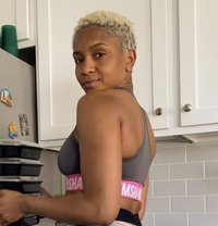 Laura - Intérprete de adultos in Lagos, Nigeria