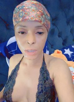 Laura - Intérprete de adultos in Lagos, Nigeria Photo 4 of 4