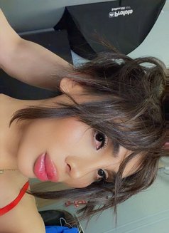 Laura 21/6 real size - Transsexual escort in Riyadh Photo 4 of 19