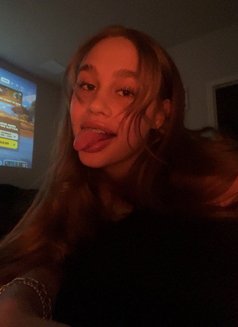 Laura - escort in Dubai Photo 1 of 3