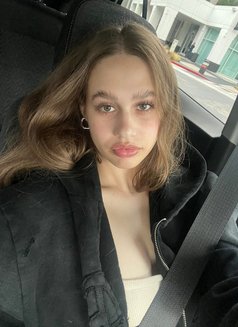 Laura - escort in Dubai Photo 3 of 3