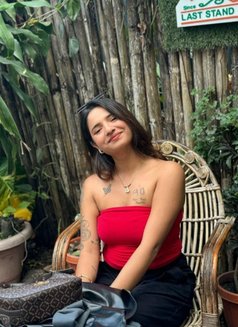 Laura - escort in Pune Photo 10 of 12